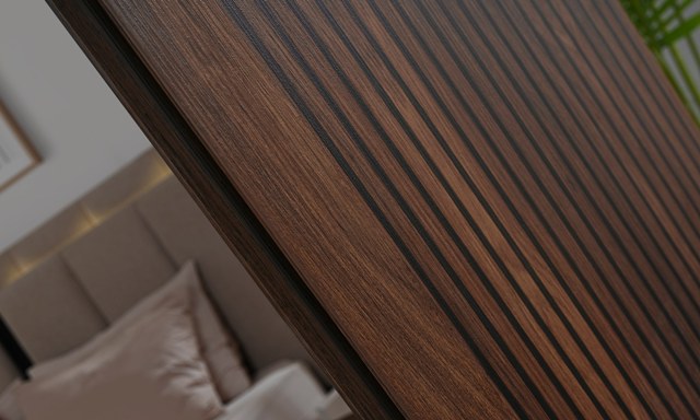 Коричневая спальня Паула, Идол