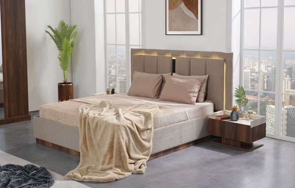 Коричневая спальня Паула, Идол