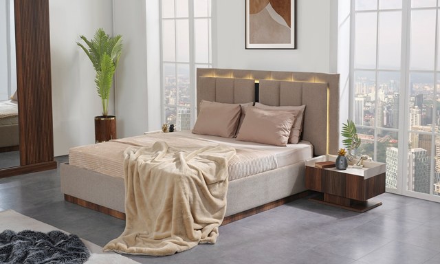 Коричневая спальня Паула, Идол