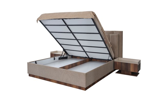 Коричневая спальня Паула, Идол