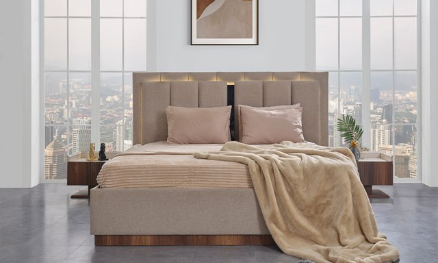 Коричневая спальня Паула, Идол