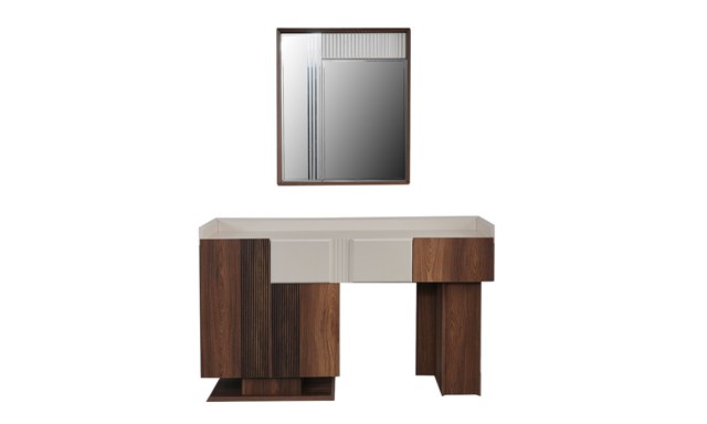 Коричневая спальня Паула, Идол