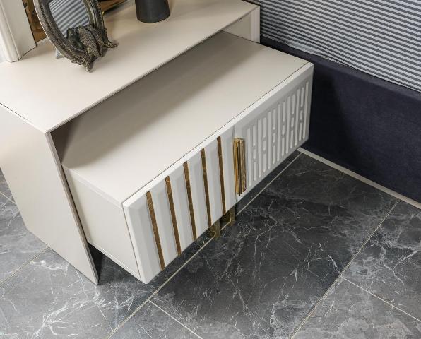 Белая спальня с золотом Версаче, CEL