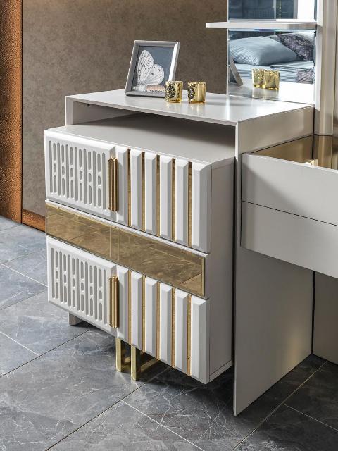 Белая спальня с золотом Версаче, CEL