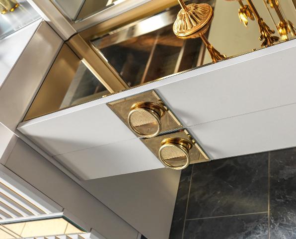 Белая спальня с золотом Версаче, CEL