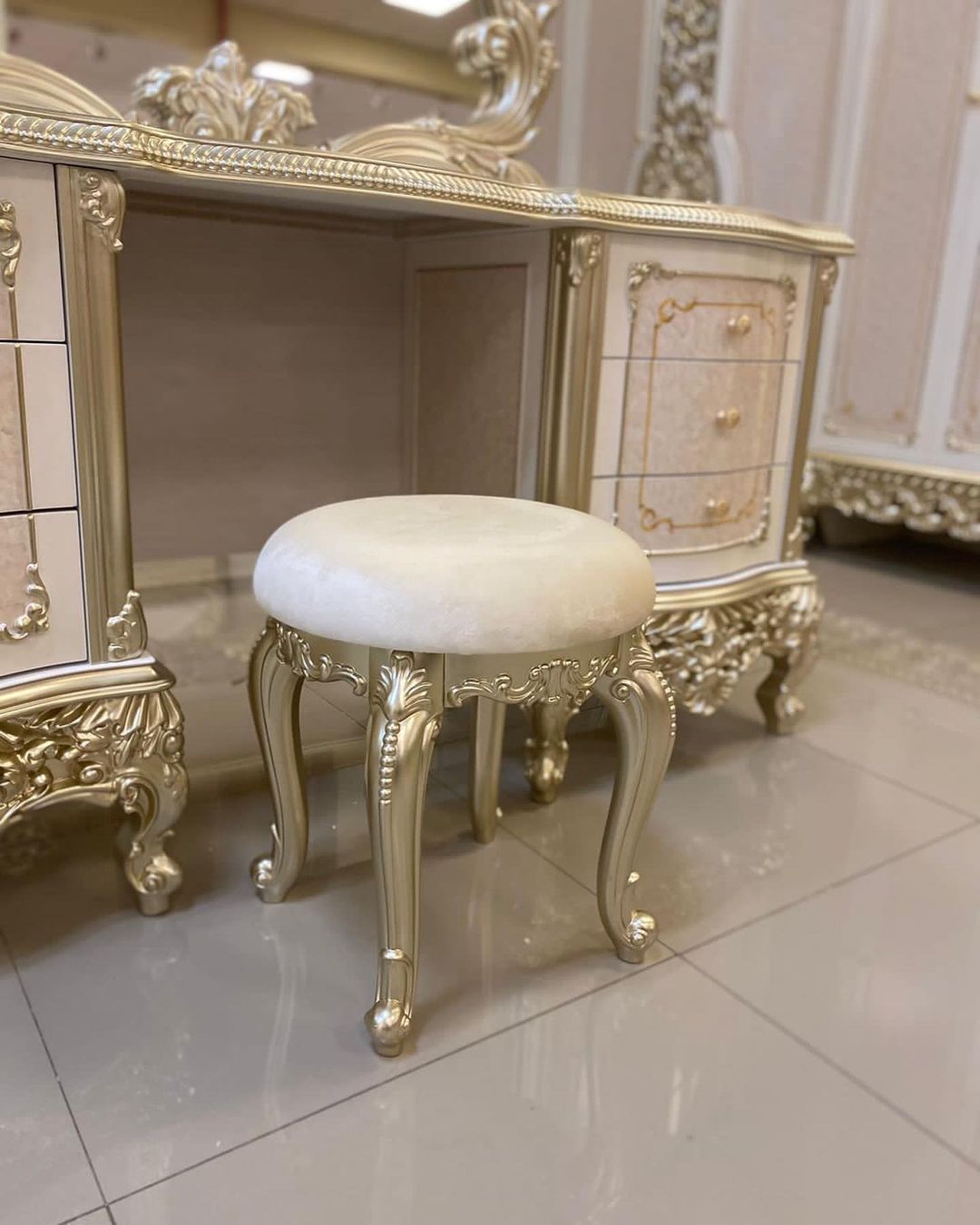 Золотая резная спальня Император Золотая резная спальня Император