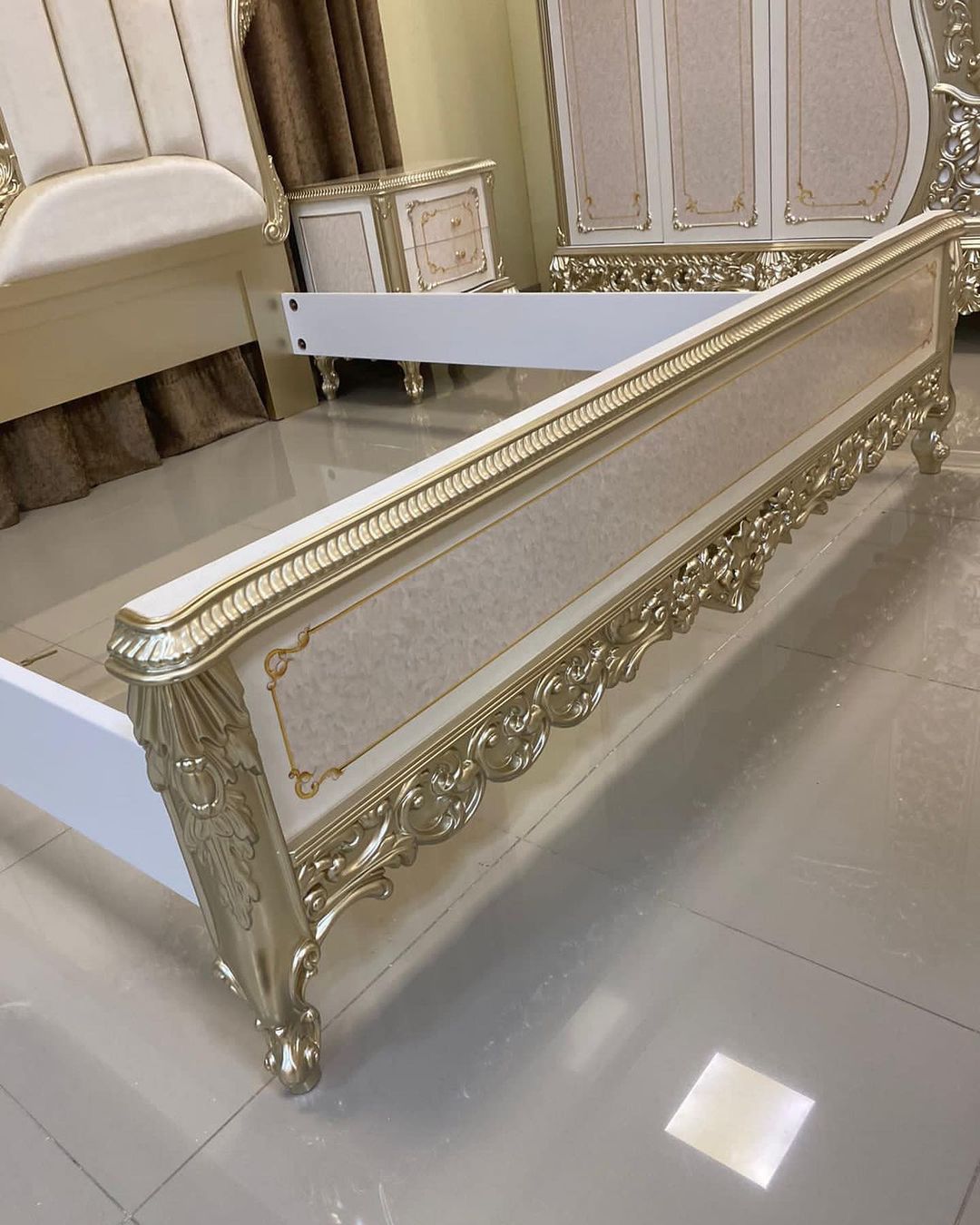 Золотая резная спальня Император