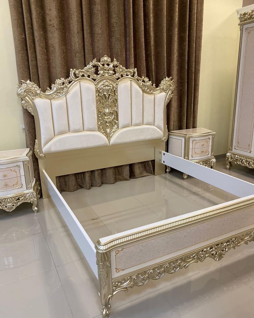 Золотая резная спальня Император Золотая резная спальня Император
