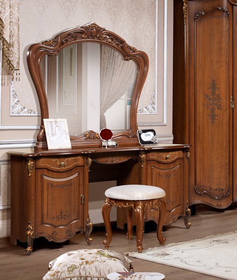 Ореховая классическая спальня Элиза