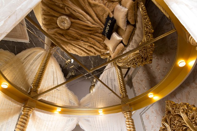 Золотая спальня с круглой кроватью Айбарс, Alig