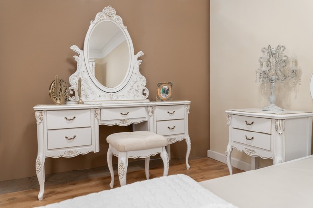 Классическая белая спальня Сара, Дерево