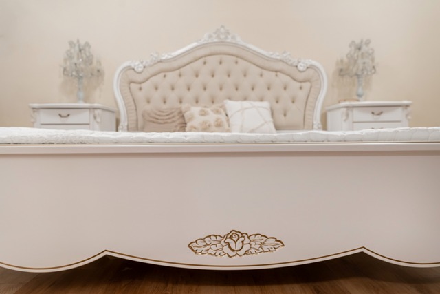 Классическая белая спальня Сара, Дерево