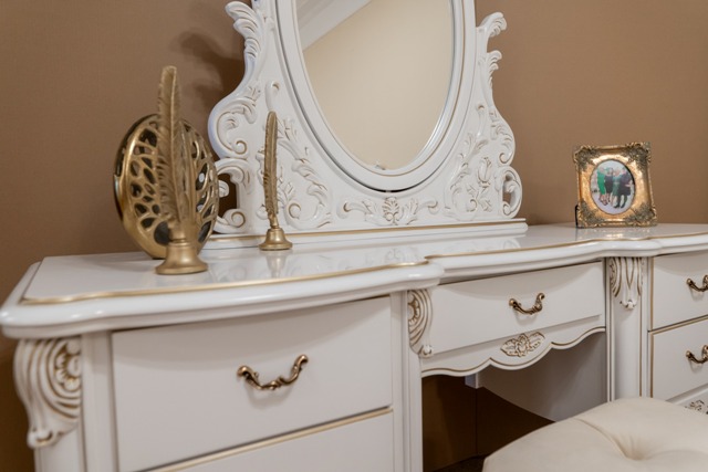 Классическая белая спальня Сара, Дерево