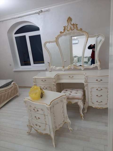 Белый туалетный столик Людовик, Энигма