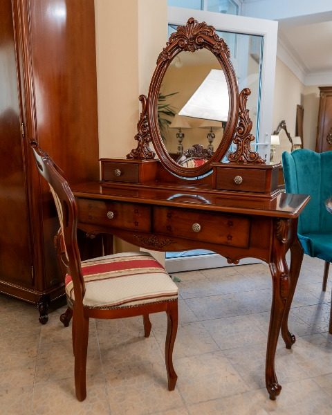 Ореховая классическая спальня Сара, Румыния