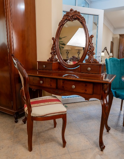 Ореховая классическая спальня Сара, Румыния