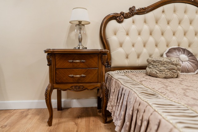 Ореховая классическая спальня Сара, Румыния