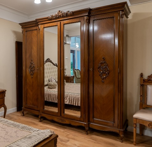 Ореховая классическая спальня Сара, Румыния