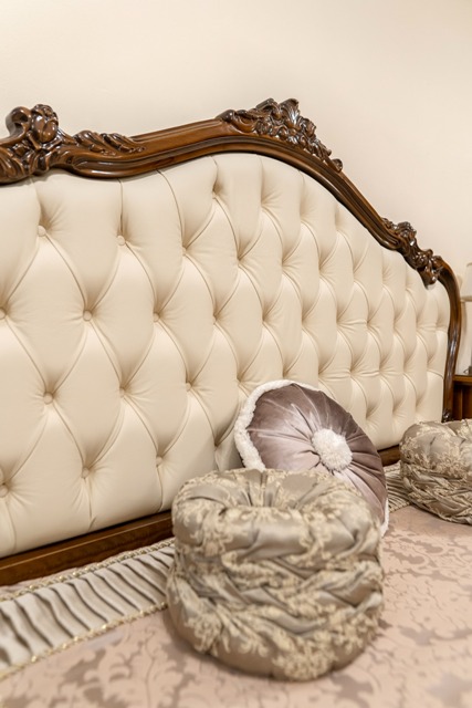 Ореховая классическая спальня Сара, Румыния