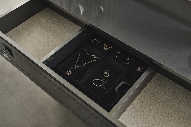 Серая зеркальная спальня Лотос, NUC Серая зеркальная спальня Лотос, NUC