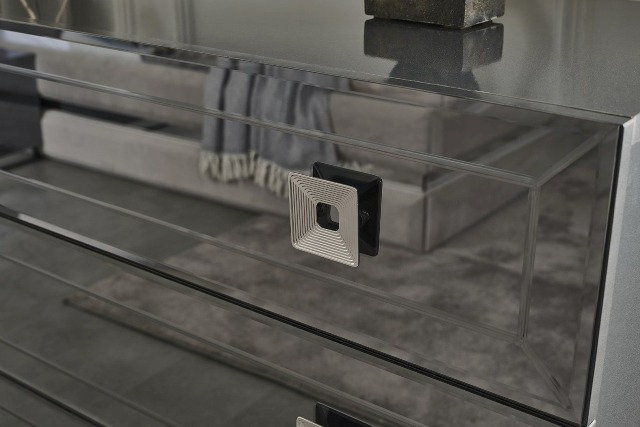 Серая зеркальная спальня Лотос, NUC Серая зеркальная спальня Лотос, NUC