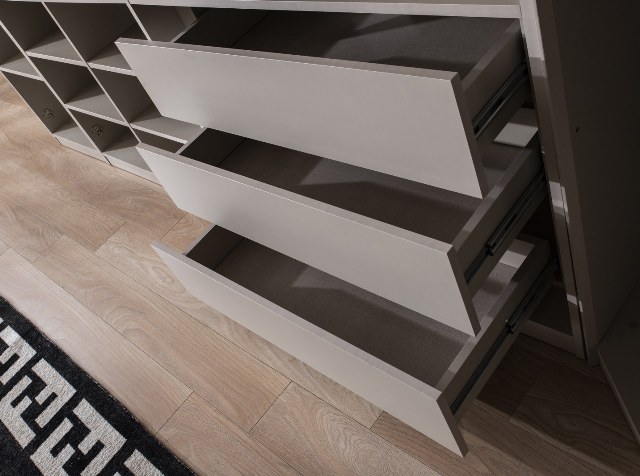 Белая спальня с декором Поло, NUC Белая спальня с декором Поло, NUC