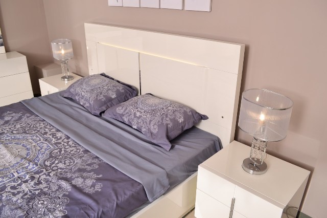 Белая глянцевая спальня Флорида