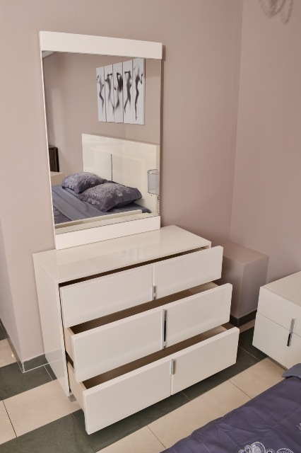 Белая глянцевая спальня Флорида