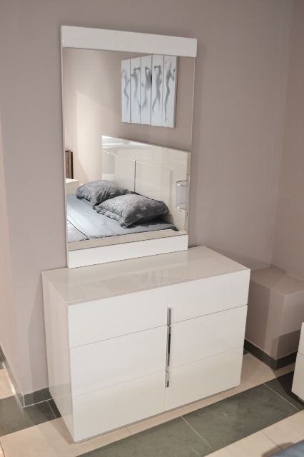 Белая глянцевая спальня Флорида