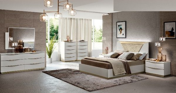 Итальянская глянцевая спальня с золотом KHARMA