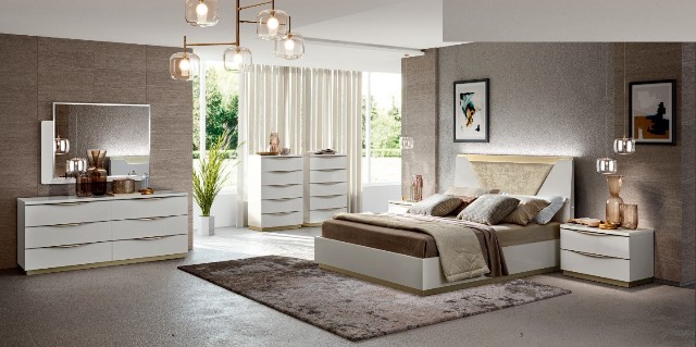 Итальянская глянцевая спальня с золотом KHARMA Итальянская глянцевая спальня с золотом KHARMA