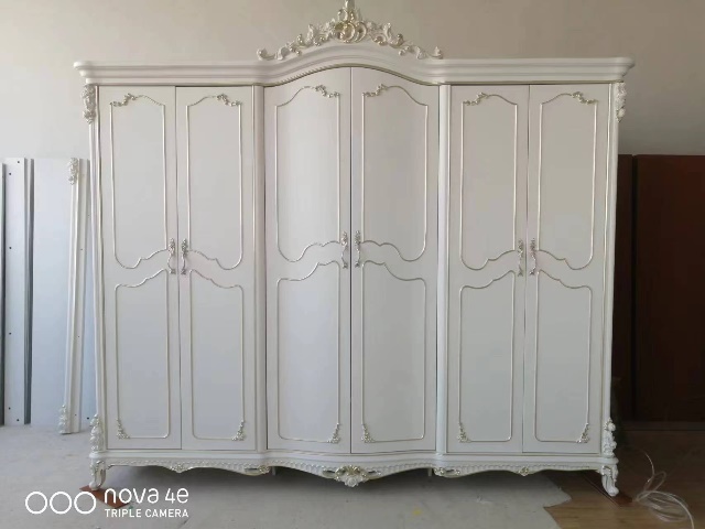 Шестидверный белый шкаф Барокко Шестидверный белый шкаф Барокко