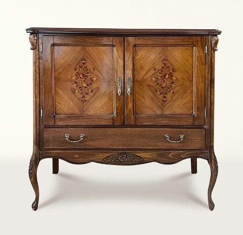 Ореховый комод в спальню Изабелла