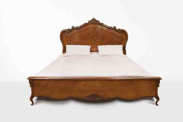 Классическая резная кровать Изабелла, Румыния Классическая резная кровать Изабелла, Румыния