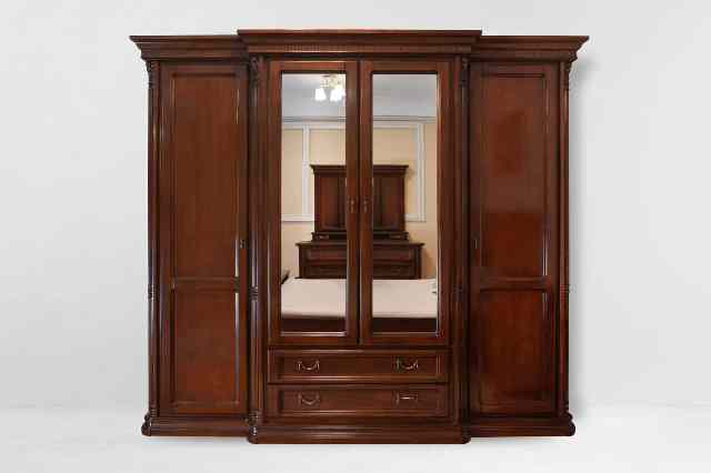 Деревянная румынская спальня София Нью