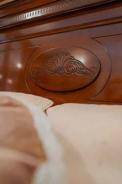 Деревянная румынская спальня София Нью