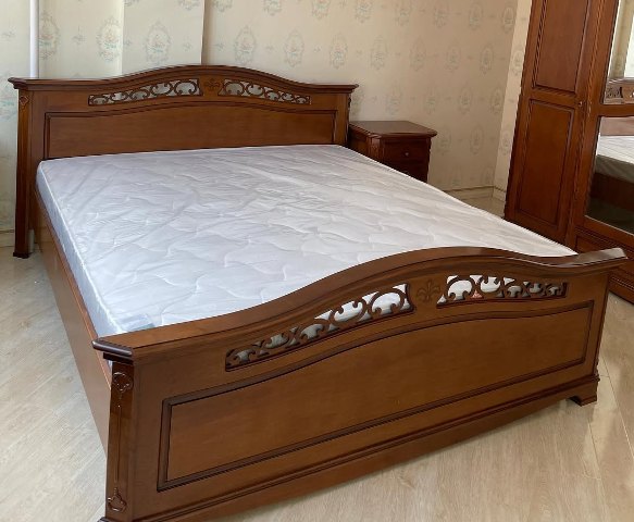 Румынская деревянная кровать с резьбой Джино