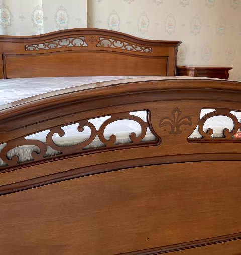 Румынская деревянная кровать с резьбой Джино