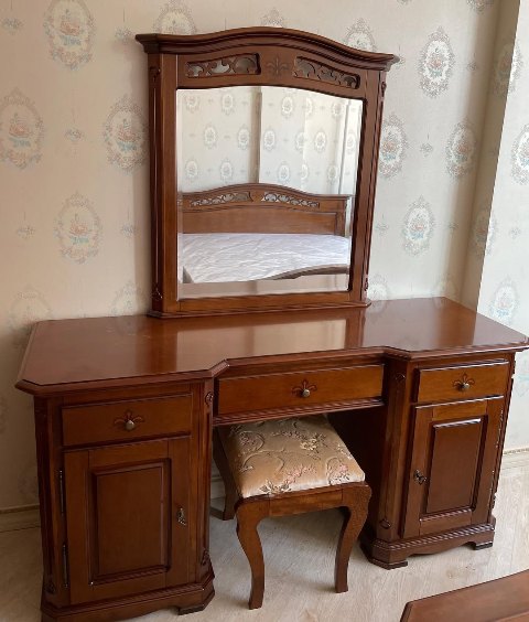 Деревянный туалетный столик с зеркалом Джино, Румыния