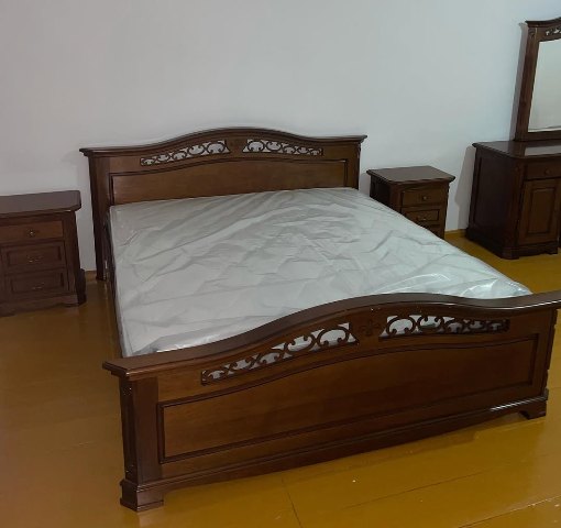 Румынская деревянная кровать с резьбой Джино