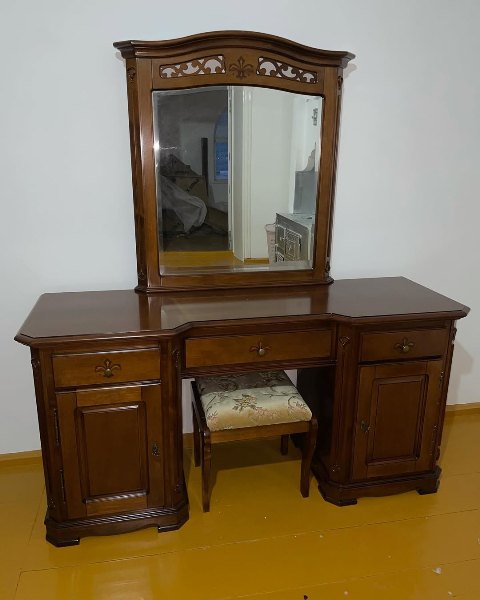 Деревянный туалетный столик с зеркалом Джино, Румыния