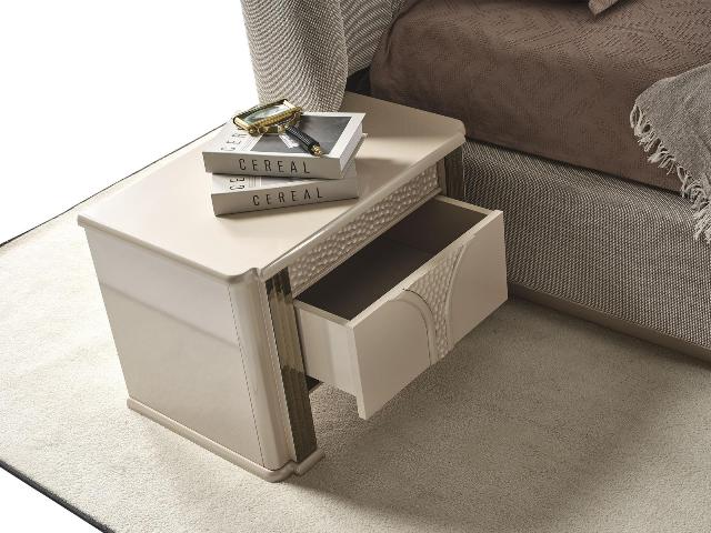 Кремовая спальня Глория в стиле модерн CELMO Кремовая спальня Глория в стиле модерн CELMO