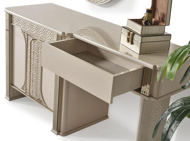 Кремовая спальня Глория в стиле модерн CELMO Кремовая спальня Глория в стиле модерн CELMO