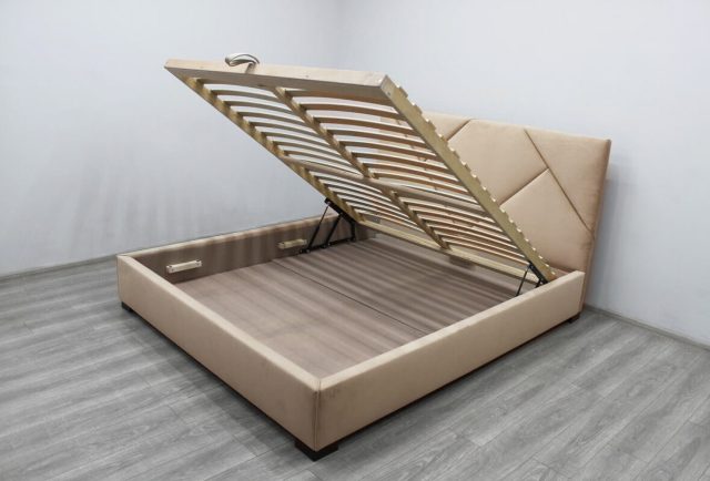 Бежевая мягкая кровать Сити, велюр ШГ