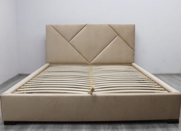 Бежевая мягкая кровать Сити, велюр ШГ