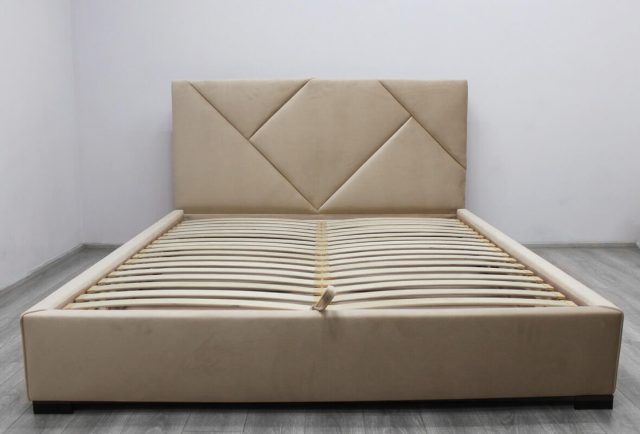 Бежевая мягкая кровать Сити, велюр ШГ