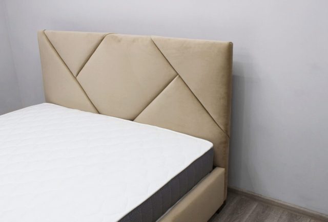 Бежевая мягкая кровать Сити, велюр ШГ