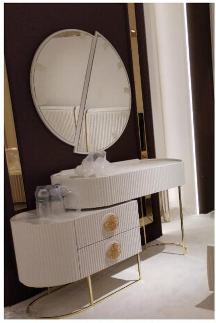 Белый туалетный столик с золотом Гуччи Грин