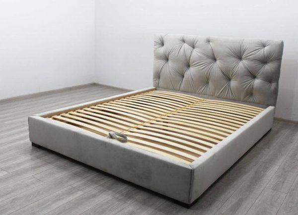 Мягкая красивая дизайнерская кровать Луна