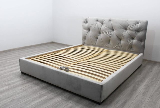 Мягкая красивая дизайнерская кровать Луна Мягкая красивая дизайнерская кровать Луна